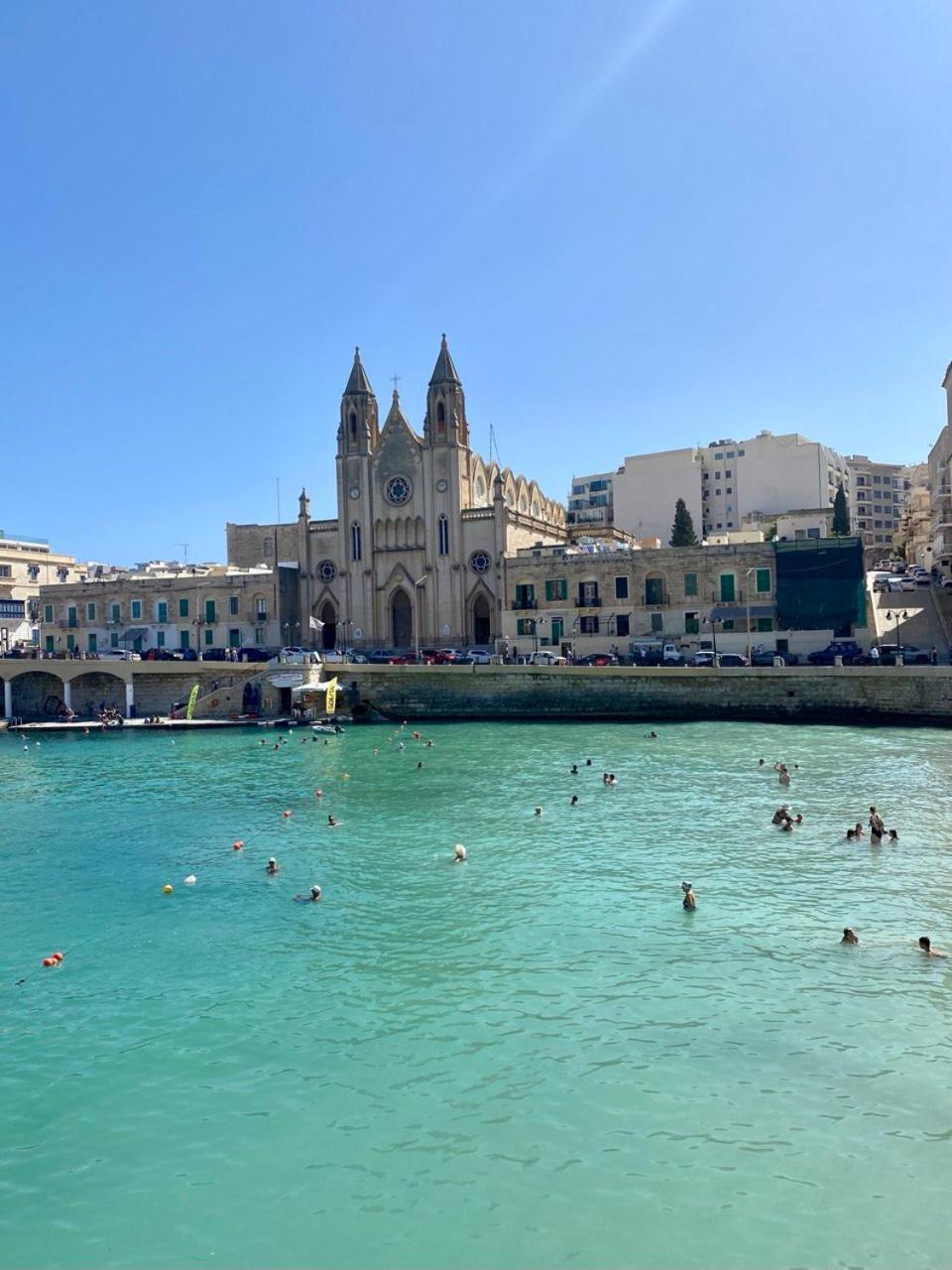 Malta Crown Guesthouse Saint Julian's ภายนอก รูปภาพ