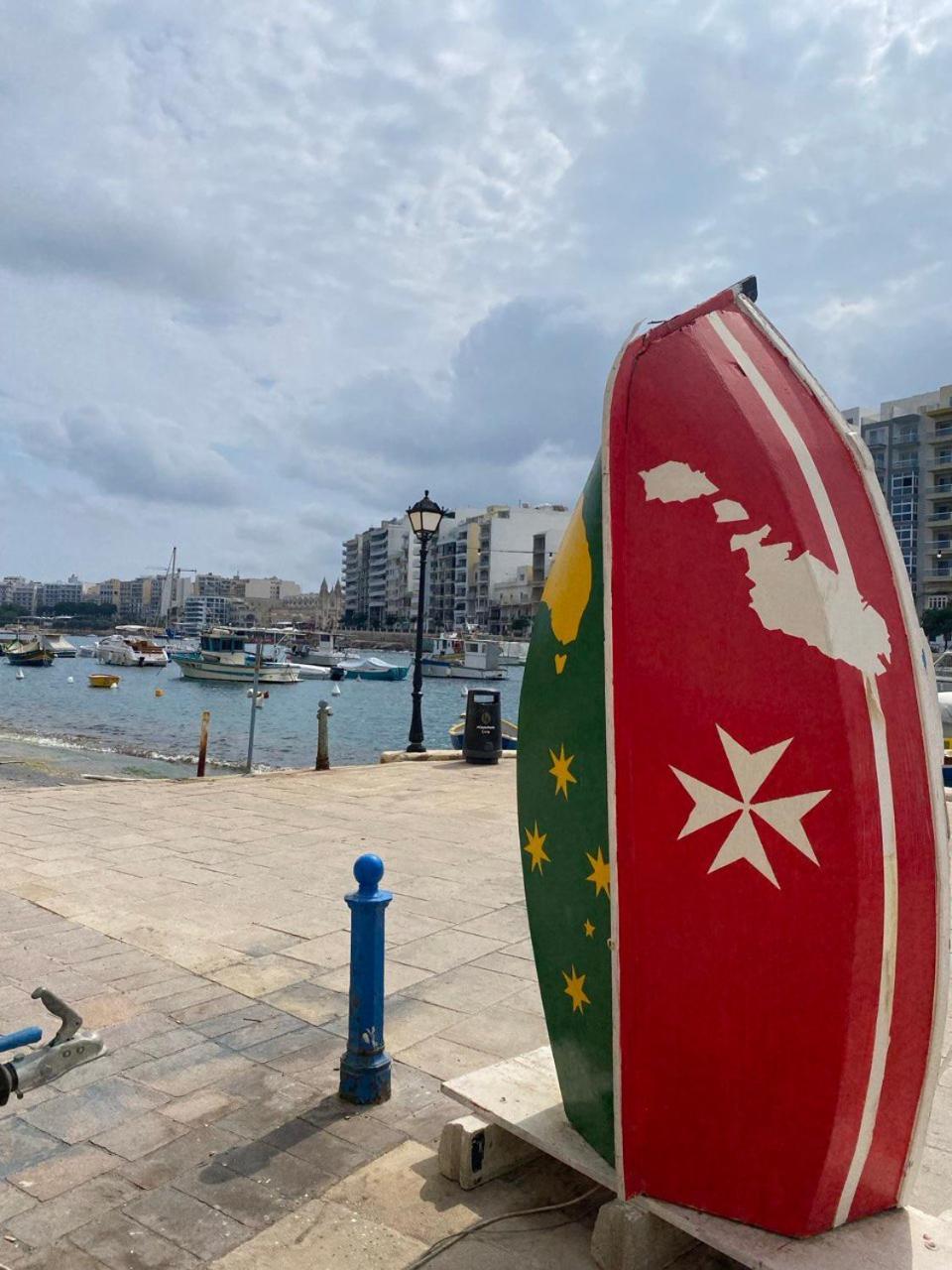 Malta Crown Guesthouse Saint Julian's ภายนอก รูปภาพ