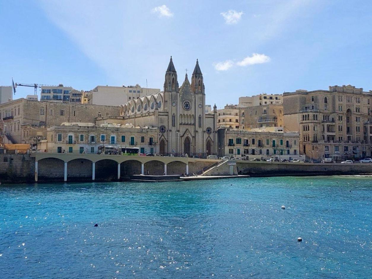 Malta Crown Guesthouse Saint Julian's ภายนอก รูปภาพ