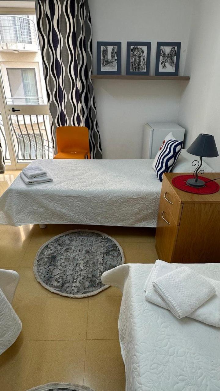 Malta Crown Guesthouse Saint Julian's ภายนอก รูปภาพ