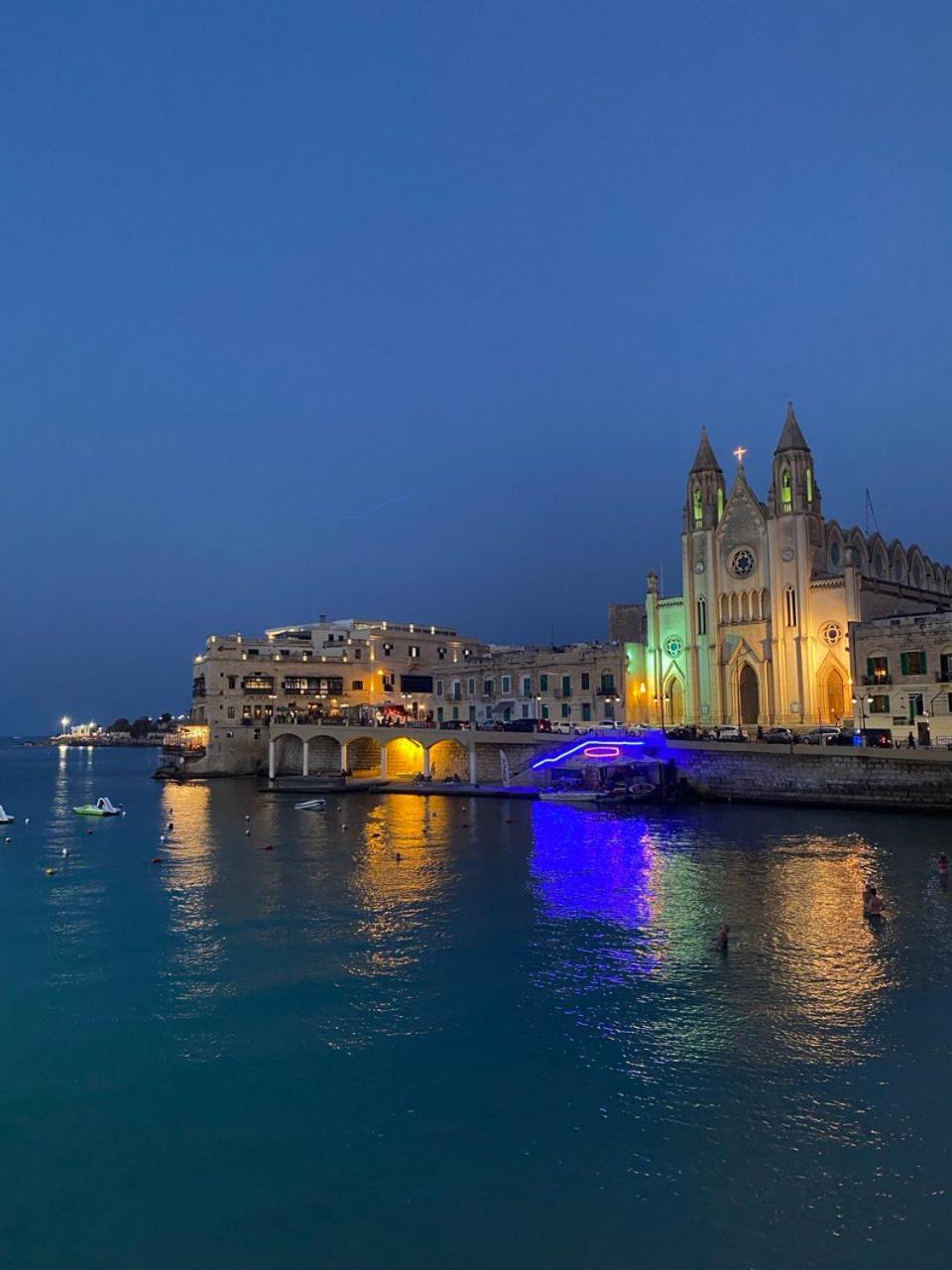 Malta Crown Guesthouse Saint Julian's ภายนอก รูปภาพ