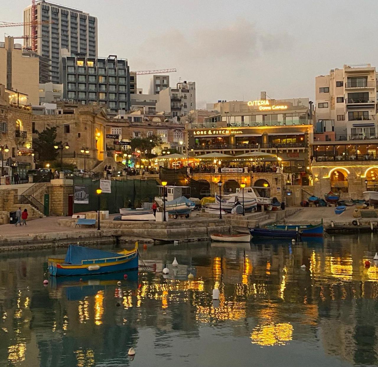 Malta Crown Guesthouse Saint Julian's ภายนอก รูปภาพ