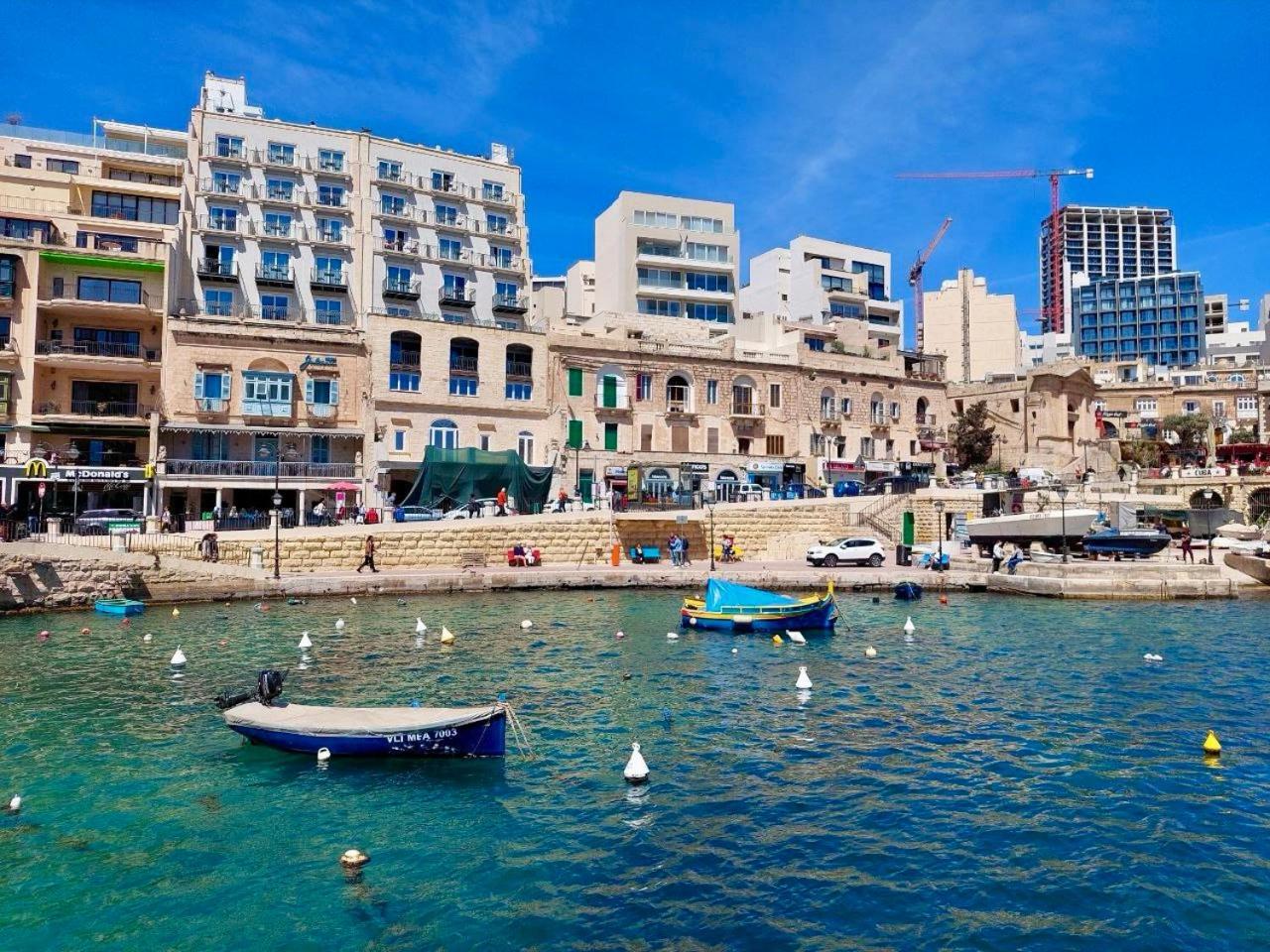 Malta Crown Guesthouse Saint Julian's ภายนอก รูปภาพ