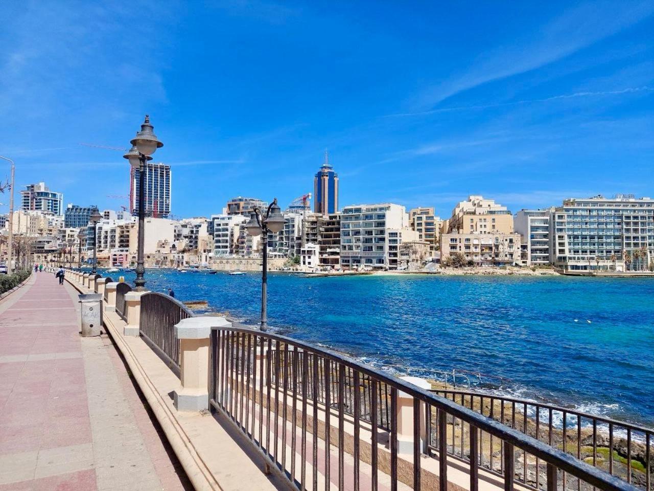 Malta Crown Guesthouse Saint Julian's ภายนอก รูปภาพ