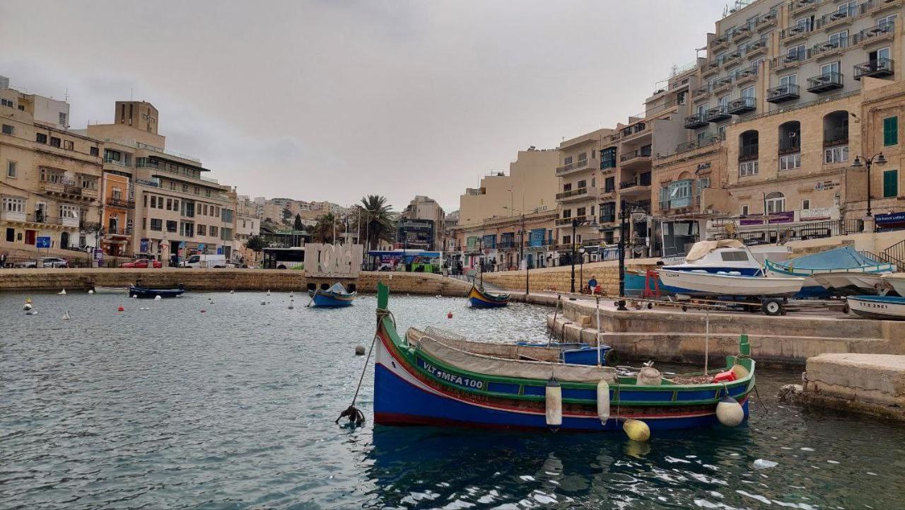 Malta Crown Guesthouse Saint Julian's ภายนอก รูปภาพ