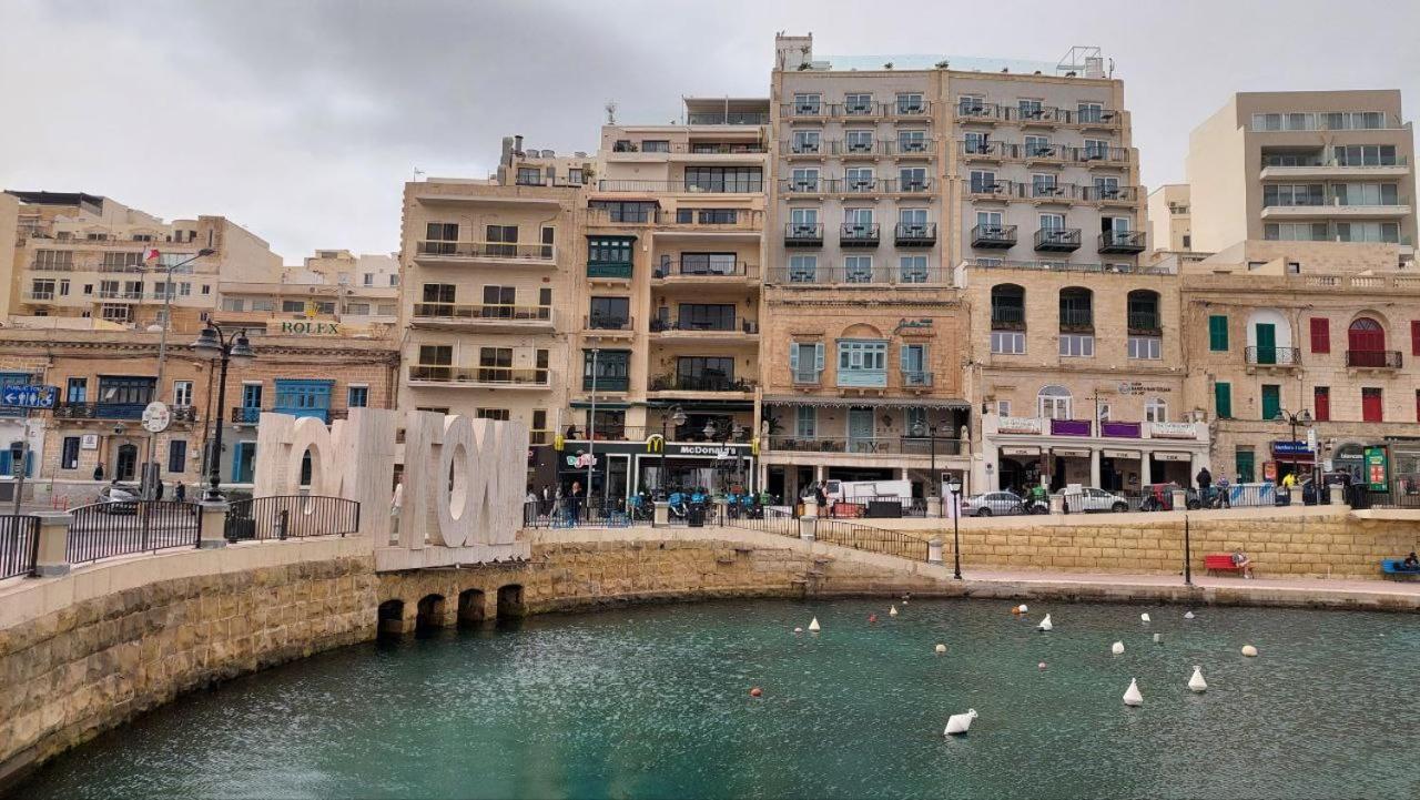 Malta Crown Guesthouse Saint Julian's ภายนอก รูปภาพ
