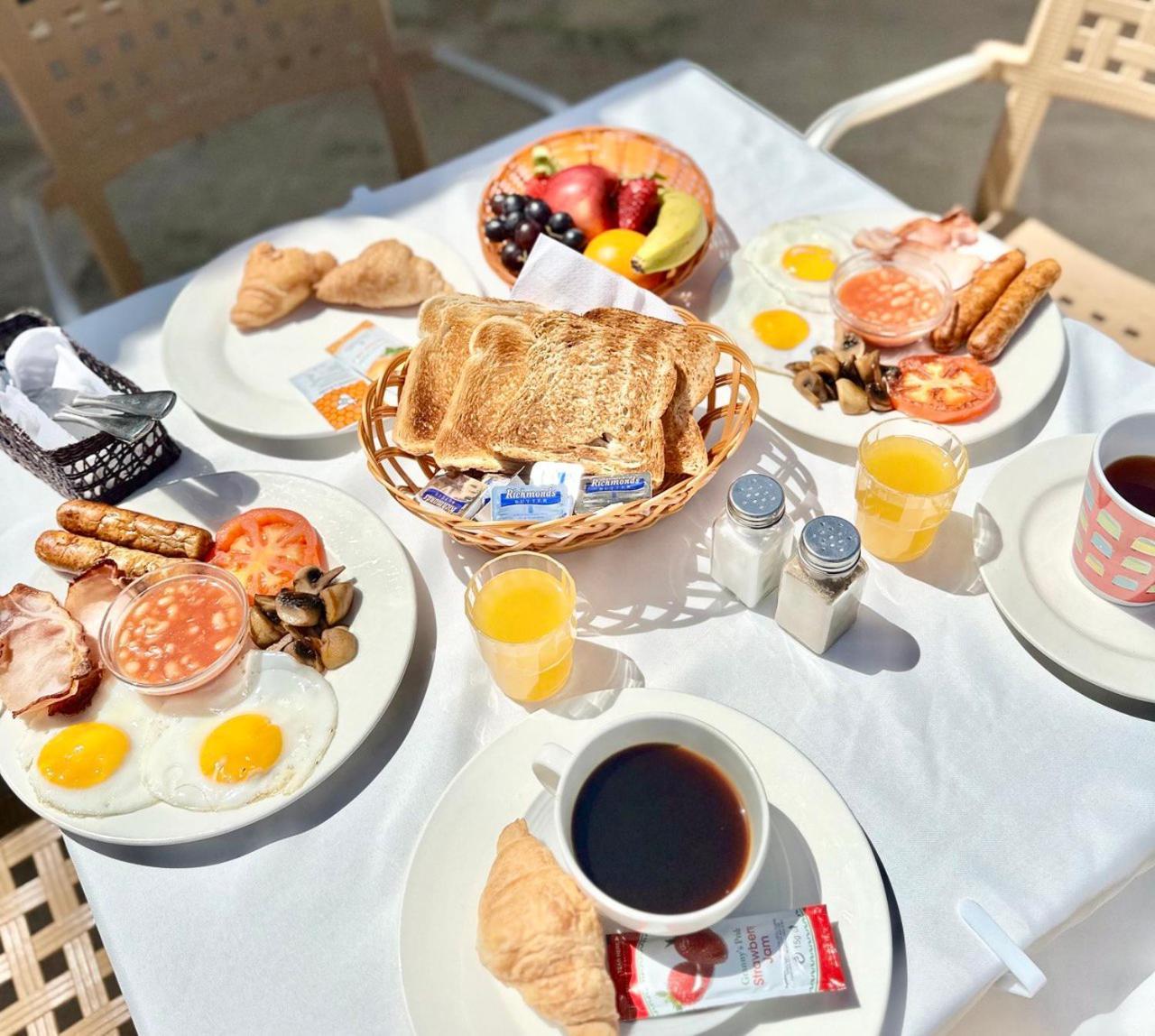 Malta Crown Guesthouse Saint Julian's ภายนอก รูปภาพ