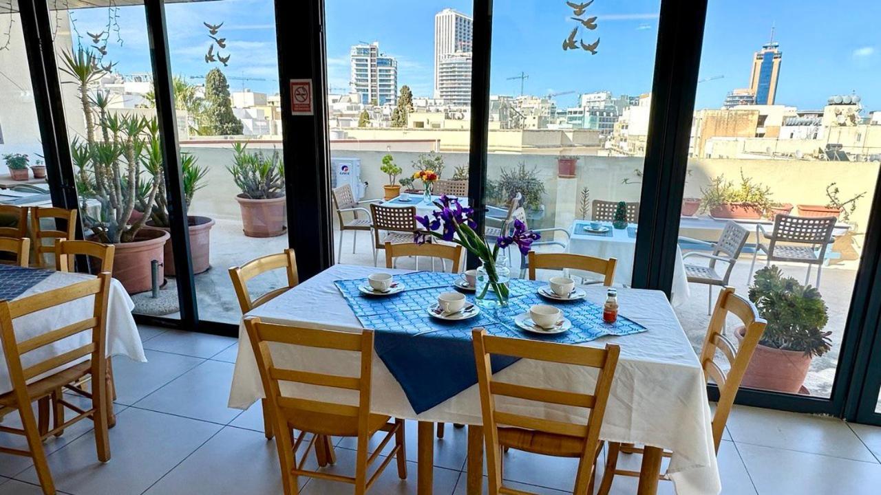 Malta Crown Guesthouse Saint Julian's ภายนอก รูปภาพ