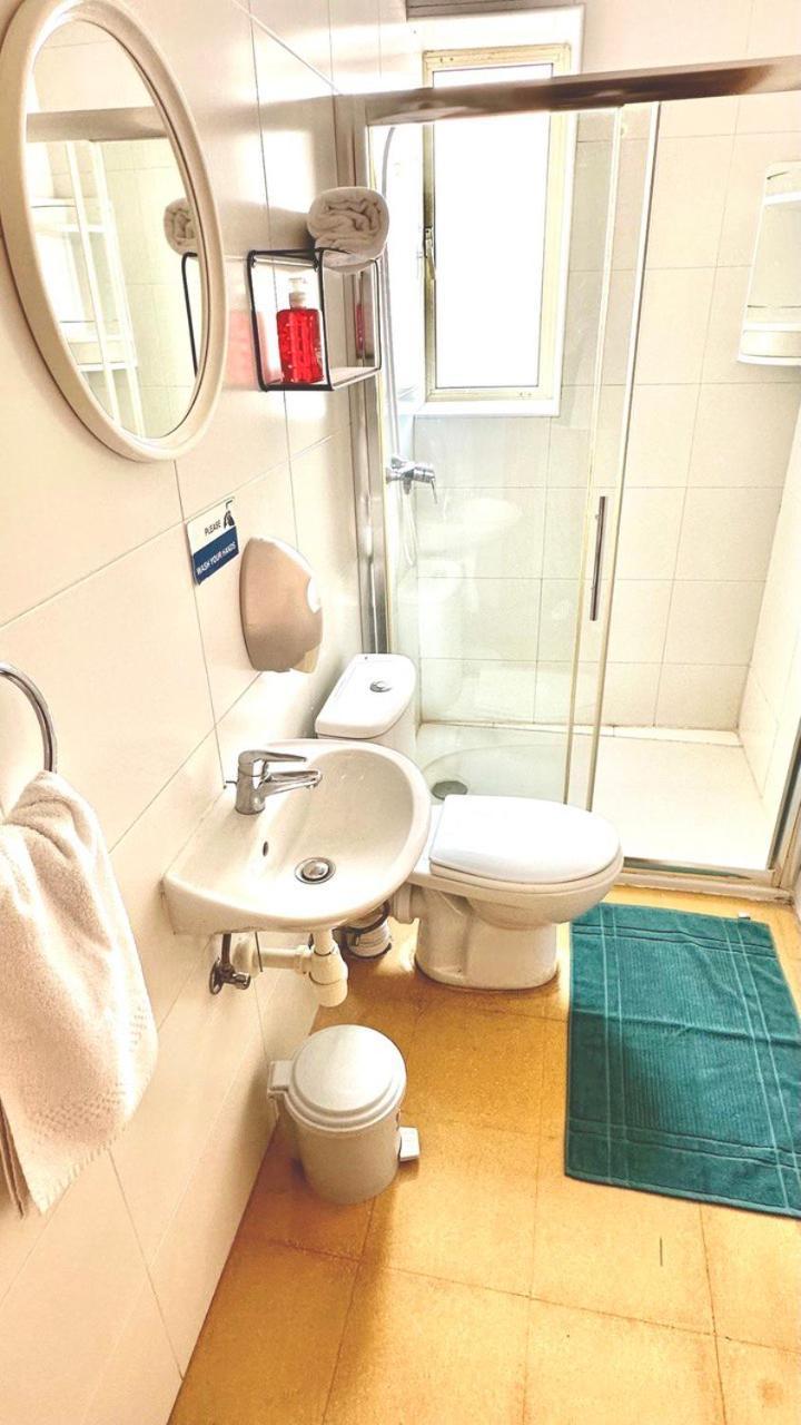 Malta Crown Guesthouse Saint Julian's ภายนอก รูปภาพ