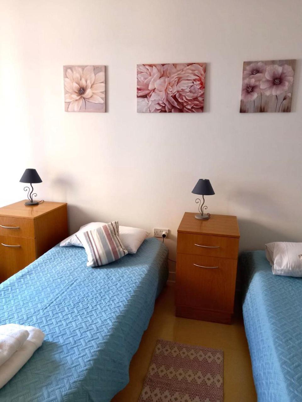 Malta Crown Guesthouse Saint Julian's ภายนอก รูปภาพ